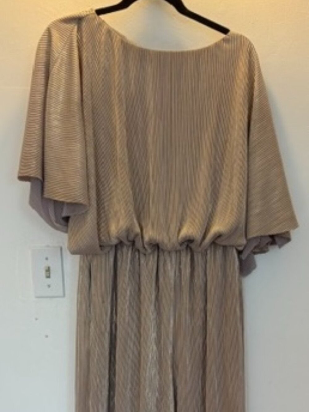 See and Be Seen Gold Metallic Pleated Wide-Leg Jumpsuit – Size M